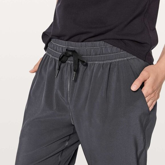 Lululemon | Namaskar Crop Size 2 - Picture 4 of 10